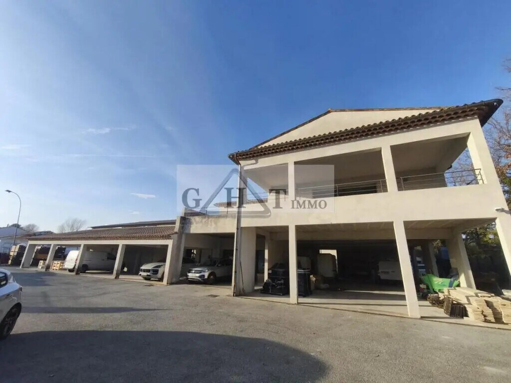 Vente Entrepôt 742 m² - Photo 1