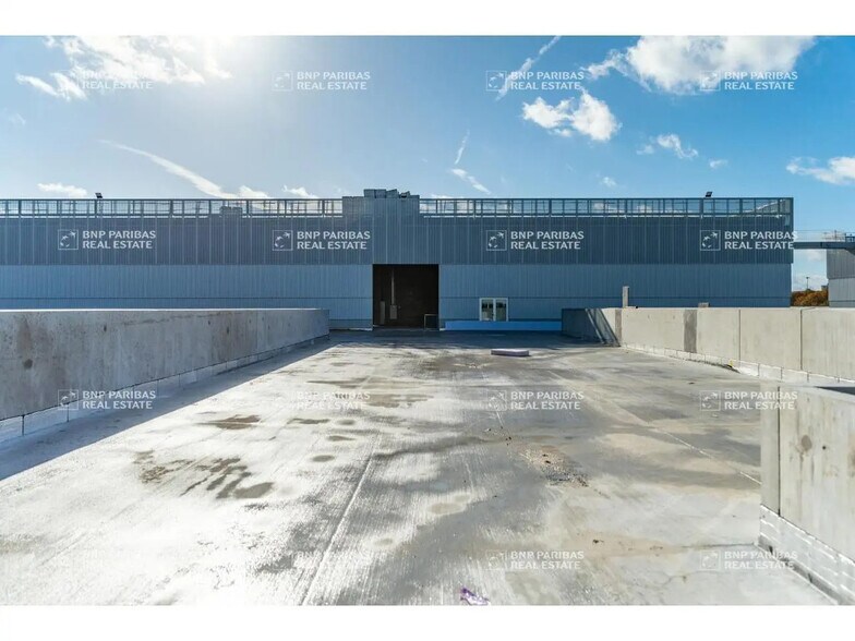 Light Industrial in Vitry-sur-Seine to rent - Building Photo - Image 3 of 28