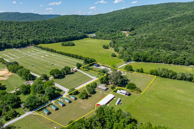 More details for 444 Charlie Roberts Rd, Pelham, TN - Hospitality for Sale