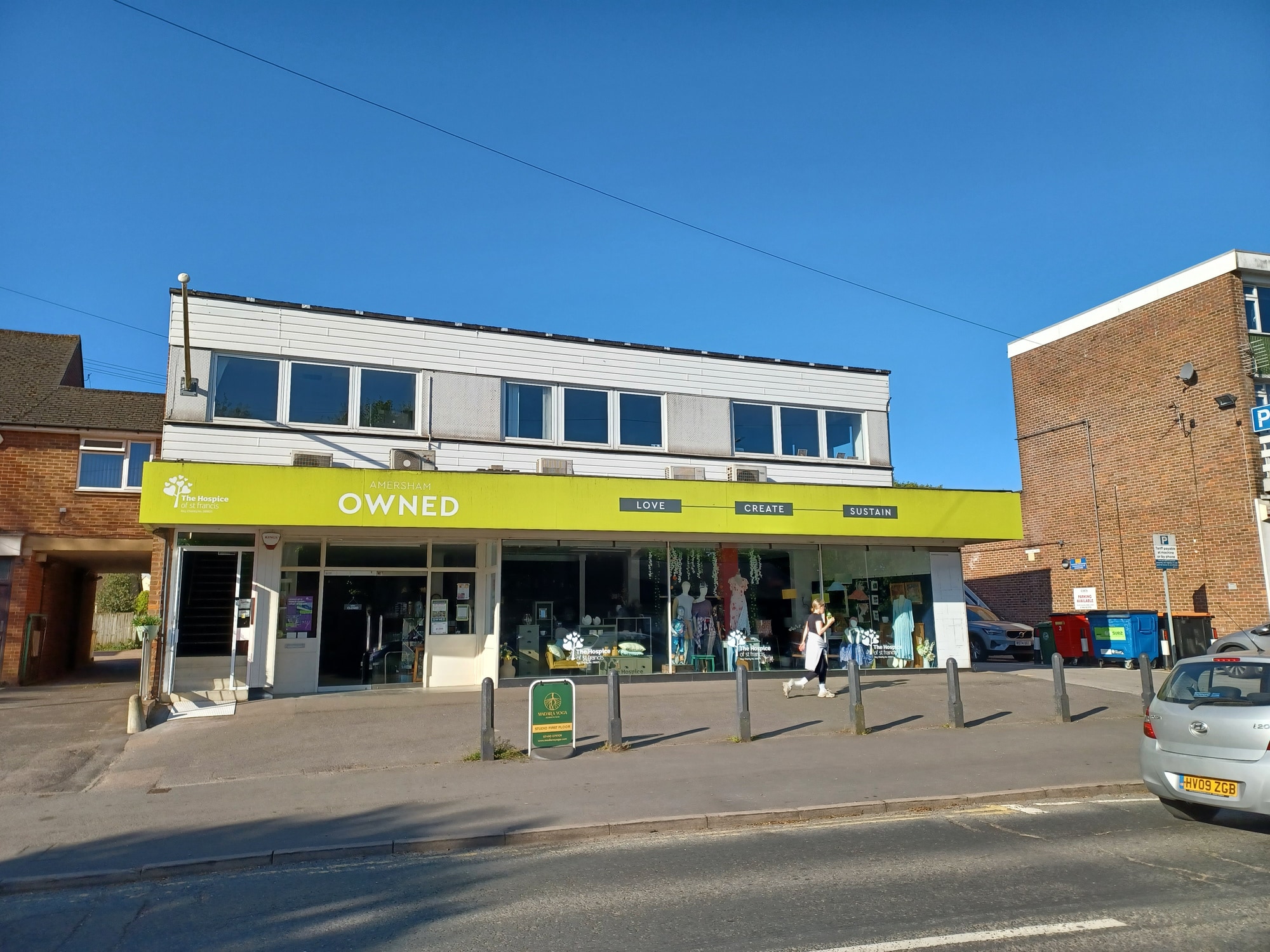 23 Woodside Rd, Amersham to rent Building Photo- Image 1 of 4