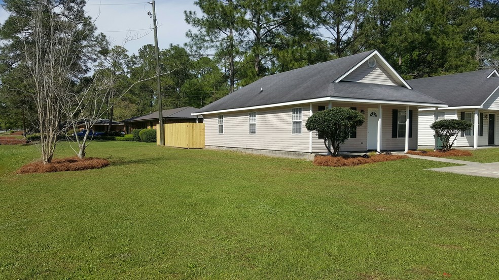 1602 Lexington Cir, Valdosta, GA for sale - Building Photo - Image 3 of 8