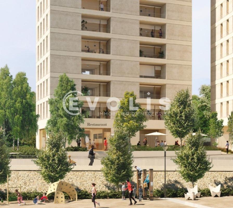 Retail in Ivry-sur-Seine to rent Building Photo- Image 1 of 8