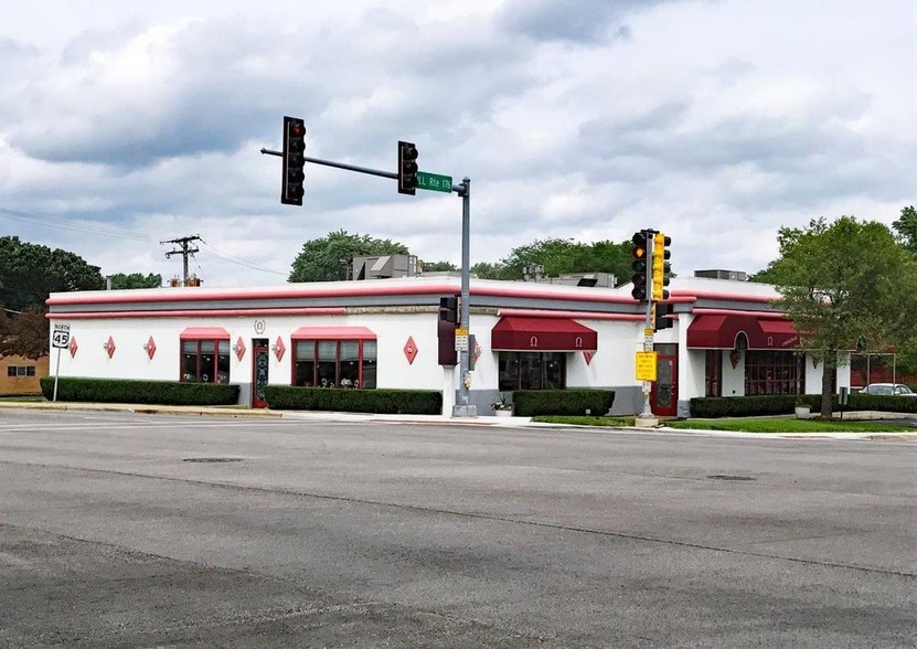 10 E Maple Ave, Mundelein, IL for sale - Primary Photo - Image 1 of 1