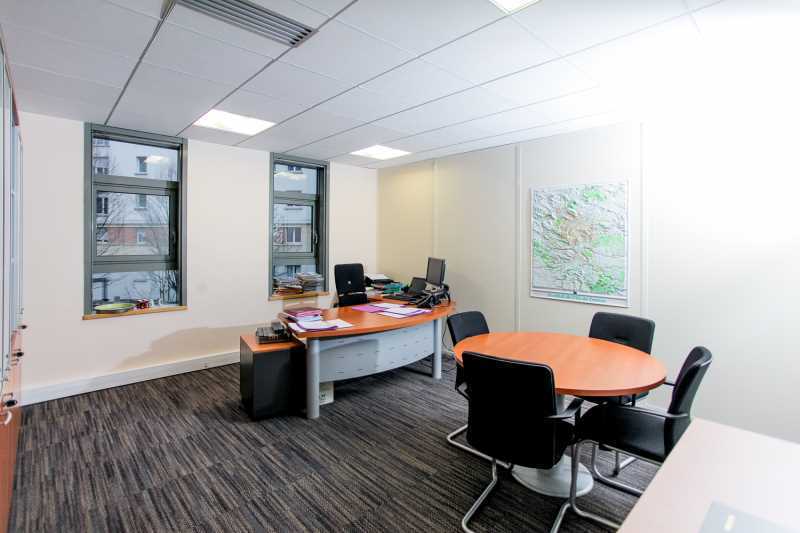 Office in Rueil-Malmaison to rent - Interior Photo - Image 3 of 6