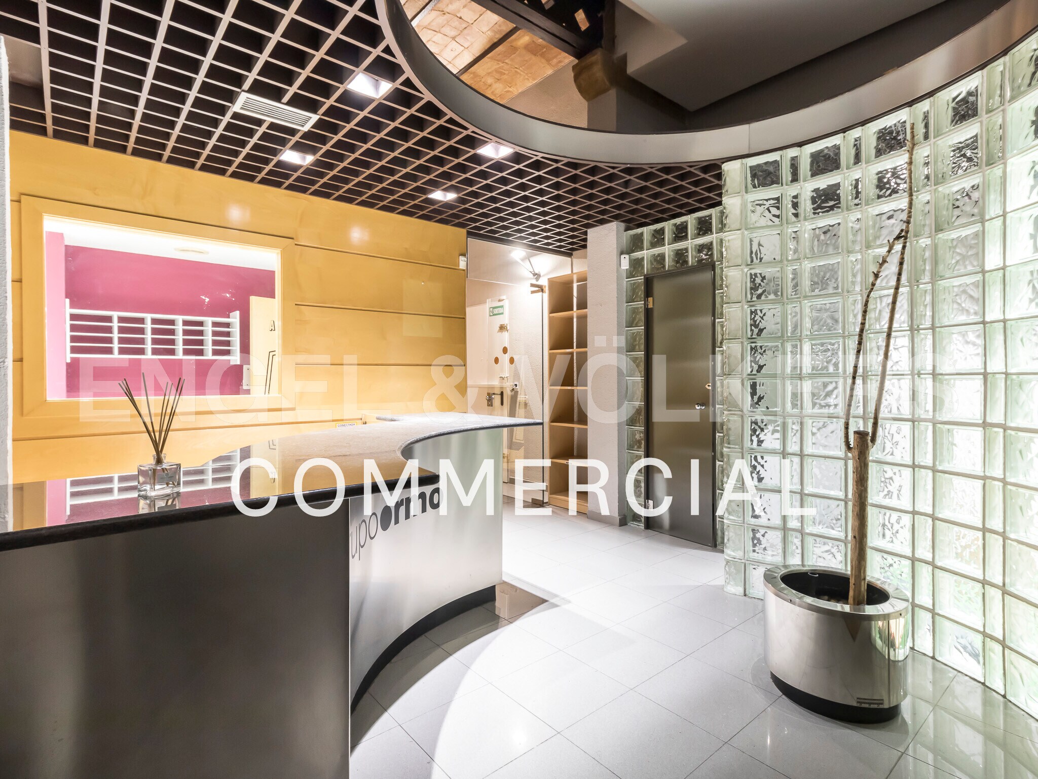 Retail in Barcelona, Barcelona to rent Interior Photo- Image 1 of 27