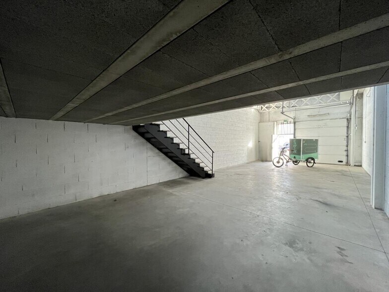 Light Industrial in Vénissieux to rent - Interior Photo - Image 3 of 10