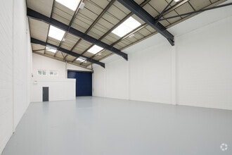 167 Hermitage Rd, London to rent Interior Photo- Image 2 of 15