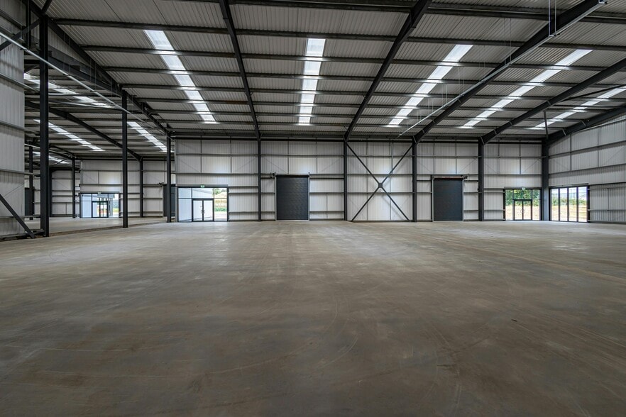 Clywedog Rd N, Wrexham to rent - Building Photo - Image 3 of 6