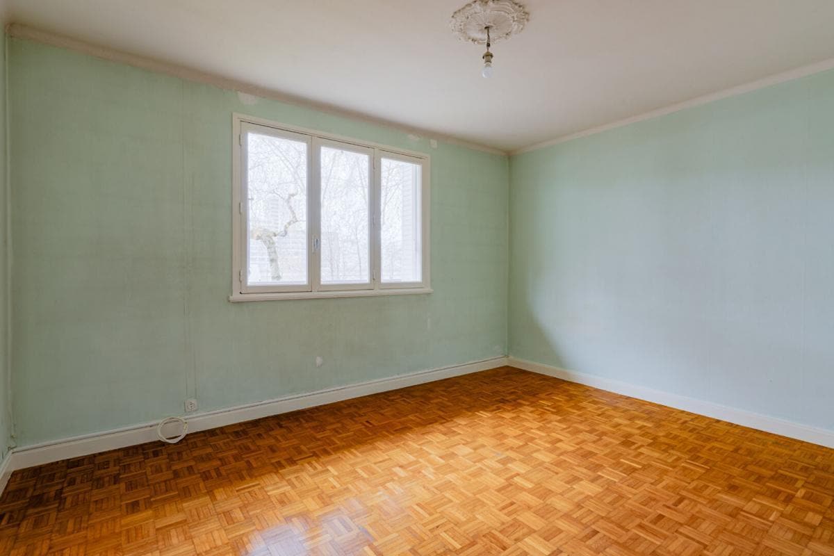 Office in Lyon for sale Building Photo- Image 1 of 5