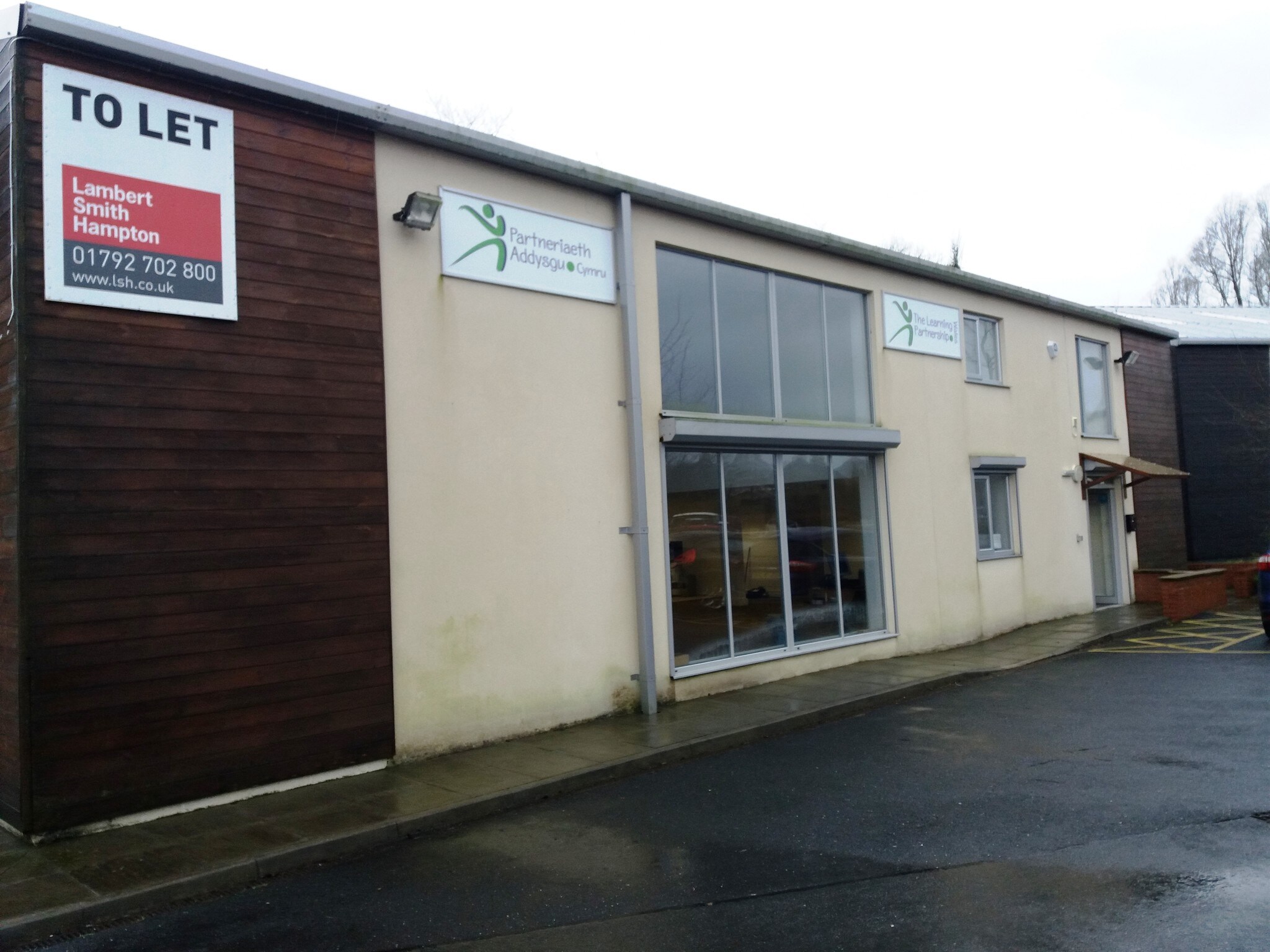 Llys Aur, Llanelli for sale Primary Photo- Image 1 of 1