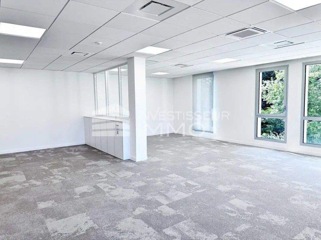 Office in Serris for sale Building Photo- Image 1 of 34