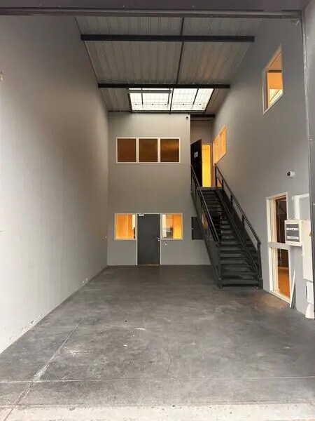 Light Industrial in Chassieu for sale Interior Photo- Image 1 of 9