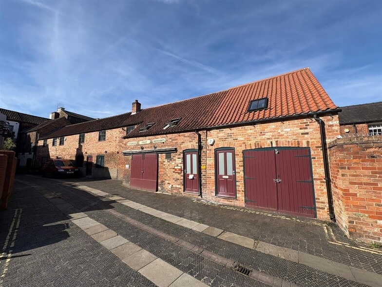 63 Eastgate, Louth to rent - Building Photo - Image 3 of 13