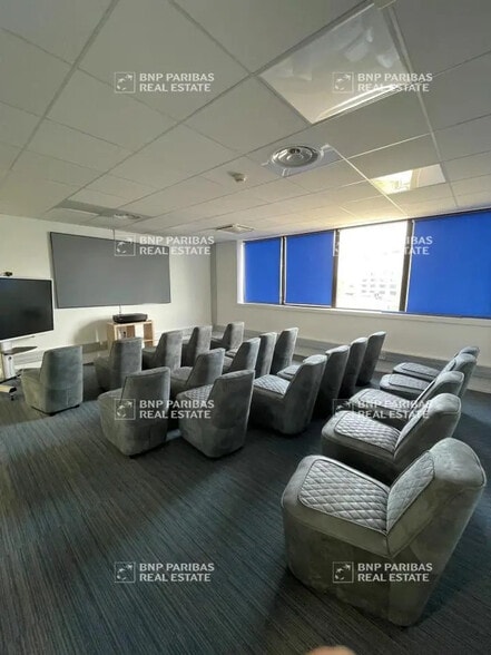 12 Rue Paul Dautier, Vélizy-Villacoublay to rent - Building Photo - Image 3 of 7