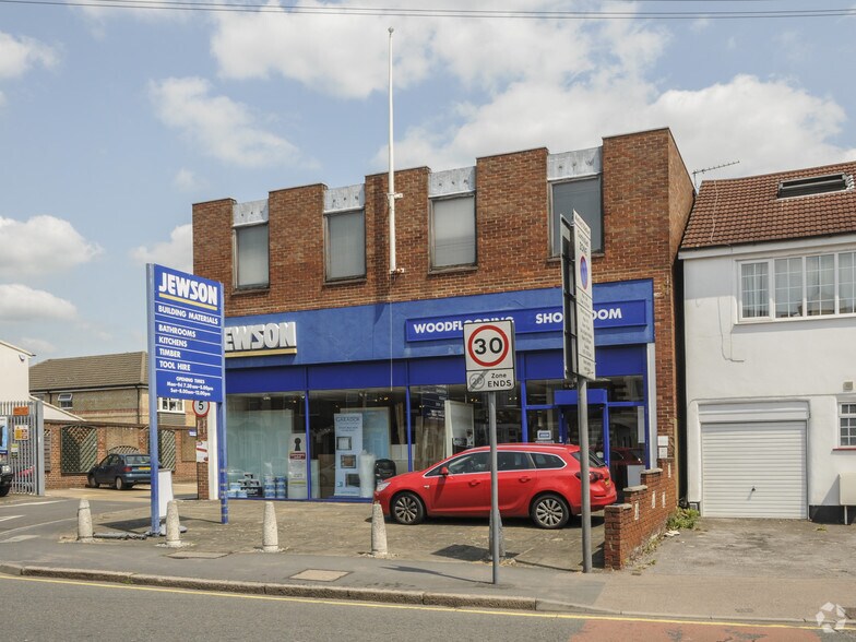 Queens Ave, Watford for sale - Building Photo - Image 3 of 4