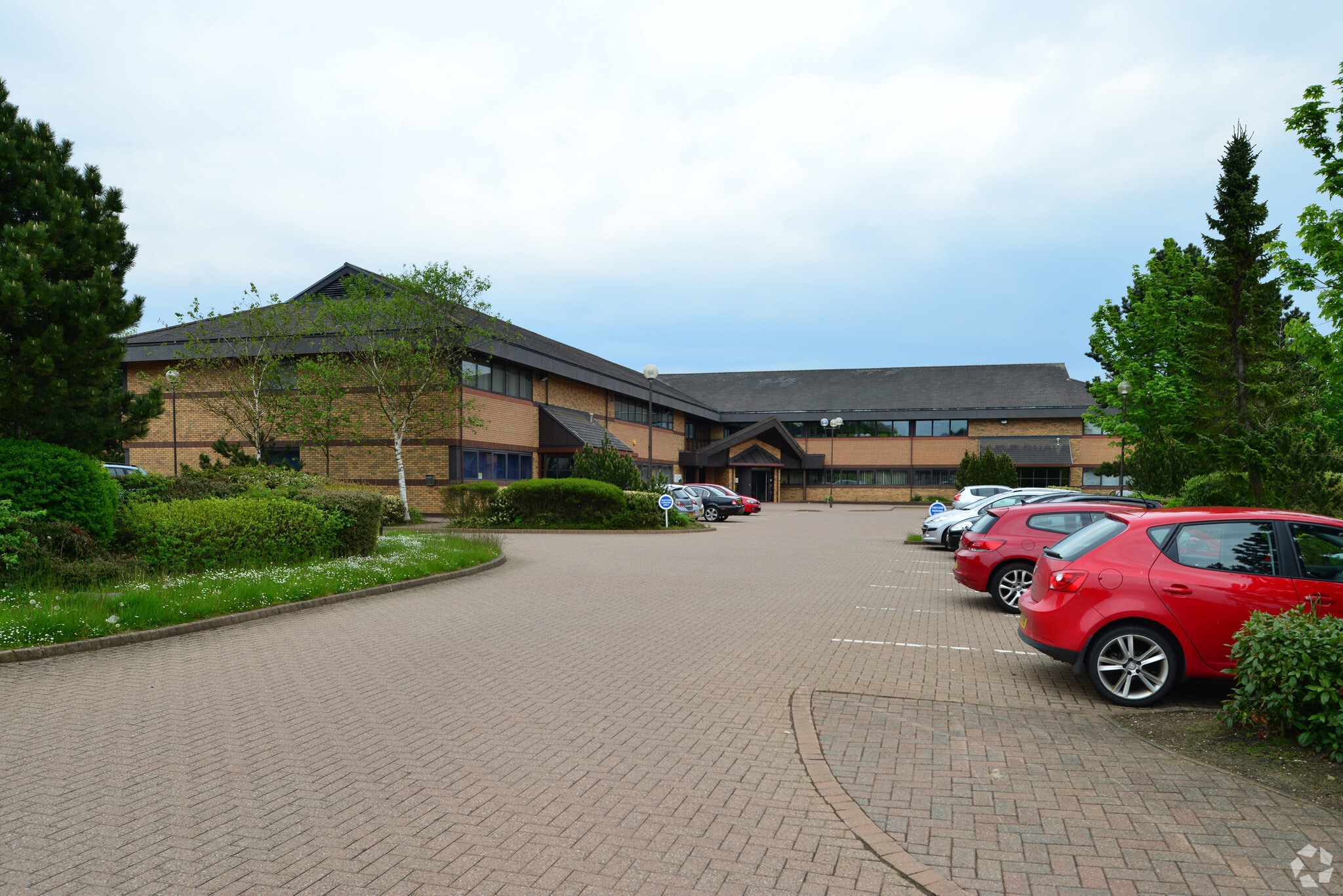 2-16 Pentland Ct, Glenrothes for sale Primary Photo- Image 1 of 1