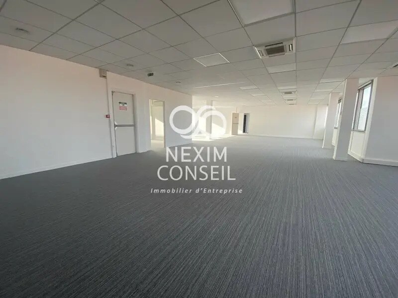 Office in Meudon to rent Interior Photo- Image 1 of 18