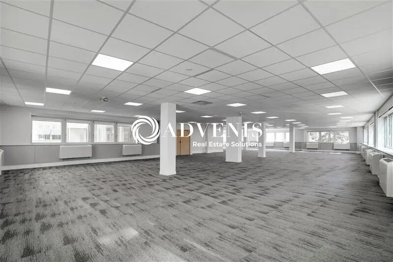 Office in Tremblay-en-France to rent - Interior Photo - Image 1 of 7