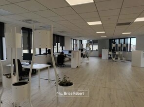 Office in Tassin-la-Demi-Lune to rent Interior Photo- Image 2 of 4