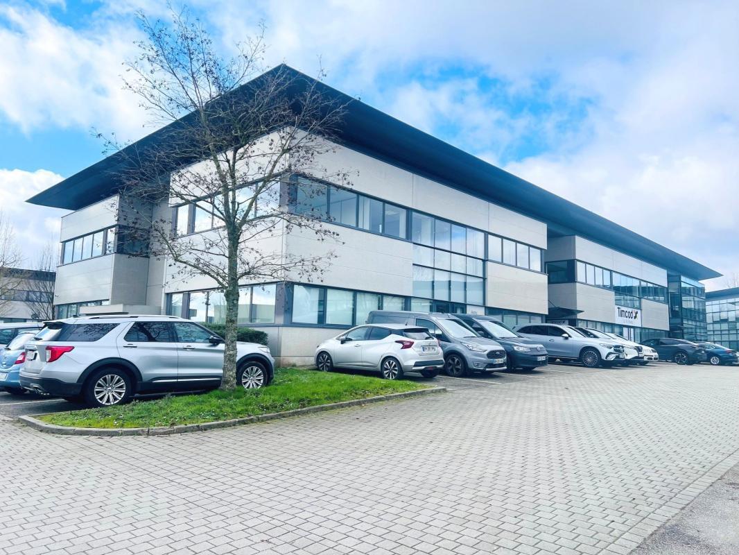 Office in Élancourt to rent Building Photo- Image 1 of 6