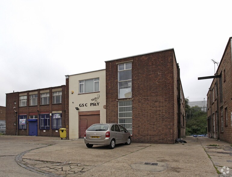 10 Bridge Clos, Romford for sale - Building Photo - Image 1 of 1