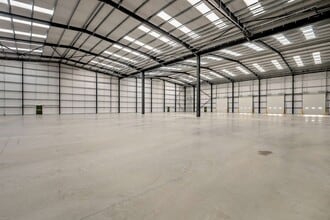 Tower Rd, Stone to rent Interior Photo- Image 2 of 8