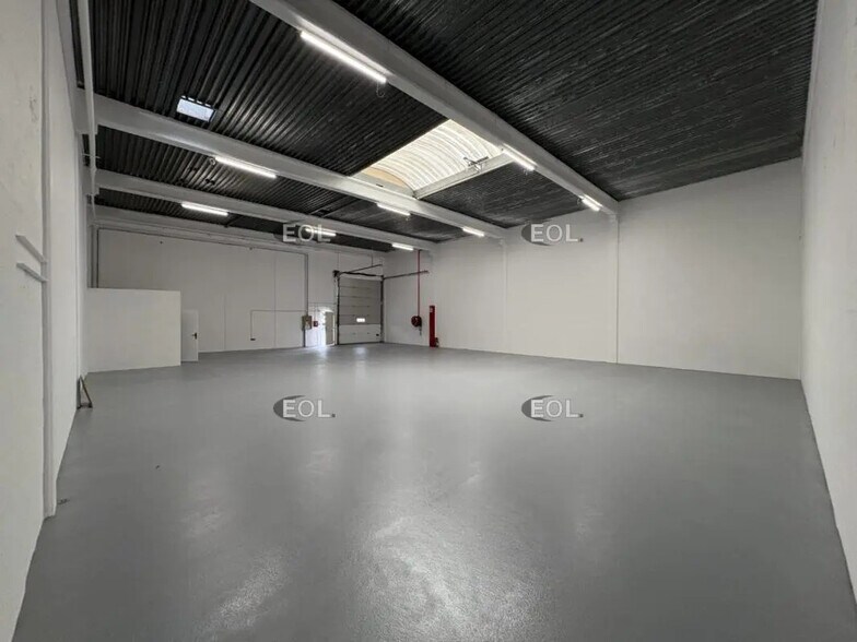 Light Industrial in Éragny to rent - Interior Photo - Image 3 of 13