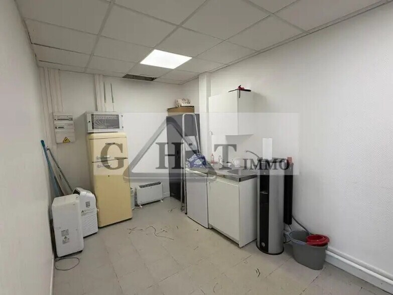 Office in Maisons-Alfort to rent - Building Photo - Image 2 of 4
