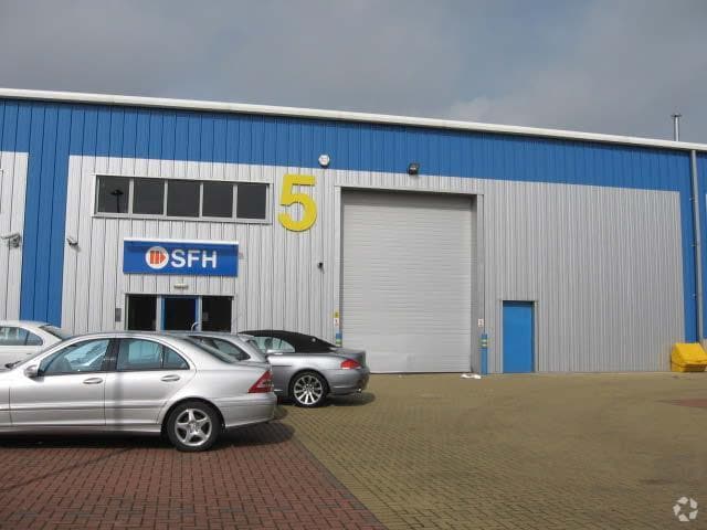 Hearle Way, Hatfield to rent - Building Photo - Image 3 of 4