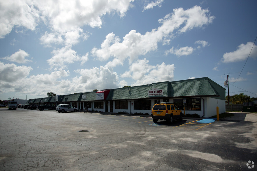 2411 S McCall Rd, Englewood, FL for rent - Building Photo - Image 3 of 7