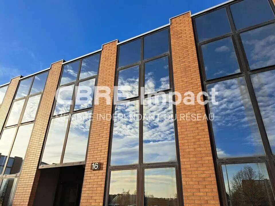 Office in Quetigny to rent Building Photo- Image 1 of 12