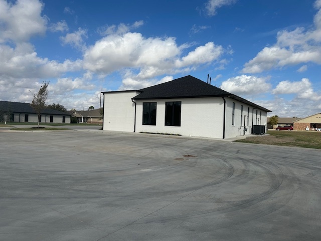 1010 S Santa Fe Ave, Moore, OK for rent - Building Photo - Image 3 of 33