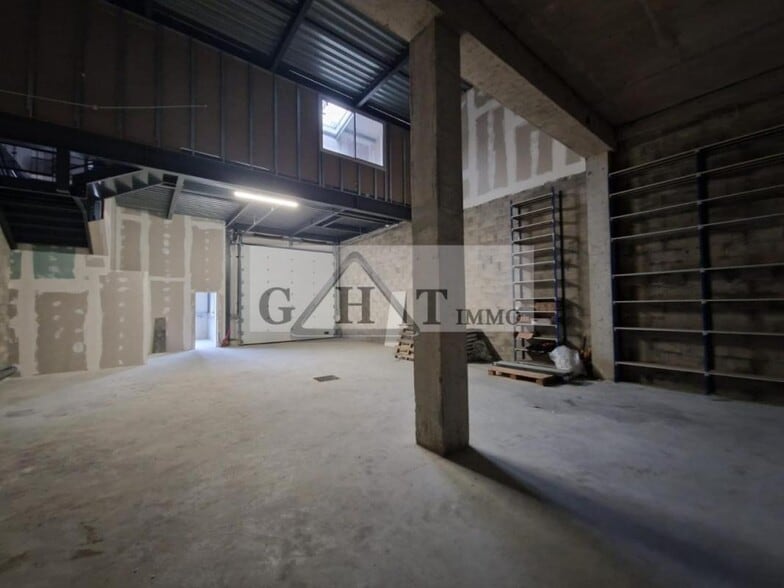 Industrial in Montfermeil to rent - Interior Photo - Image 2 of 6