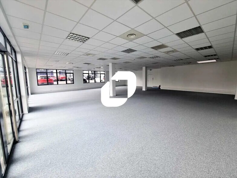 Office in Villefranche-sur-Saône to rent - Interior Photo - Image 3 of 14