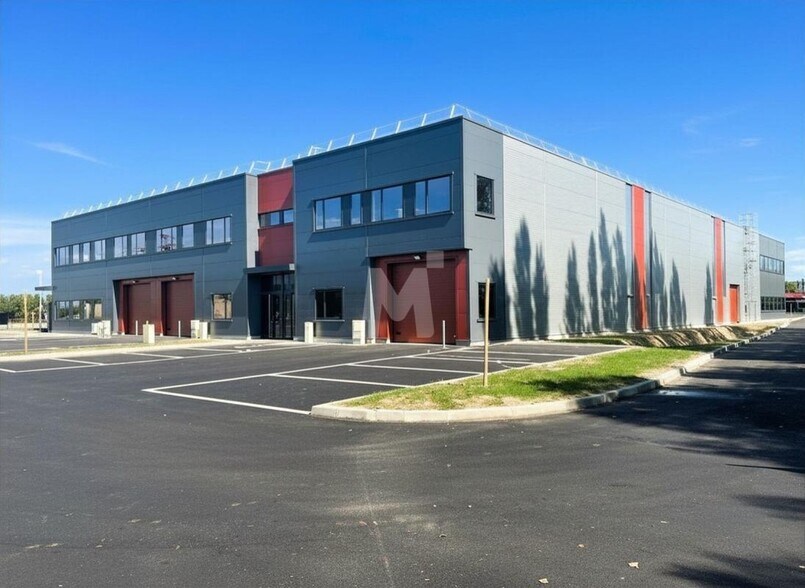Light Industrial in Brétigny-sur-Orge to rent - Building Photo - Image 3 of 10