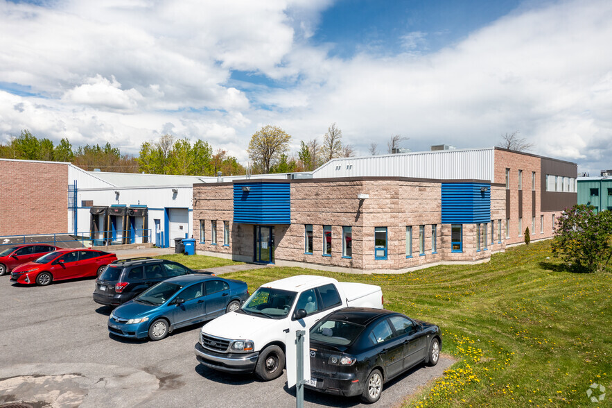 7880 Boul Industriel, Chambly, QC for sale - Primary Photo - Image 1 of 3