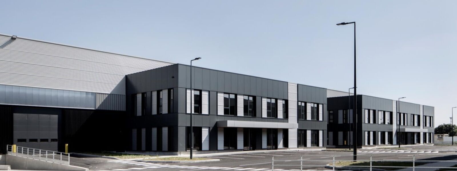 Rue Du Commandant Rolland, Le Bourget to rent Building Photo- Image 1 of 5