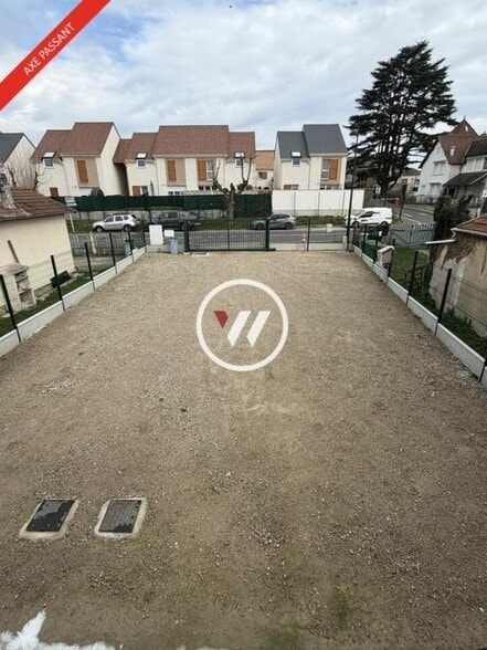 Light Industrial in Baillet-en-France to rent - Building Photo - Image 3 of 8