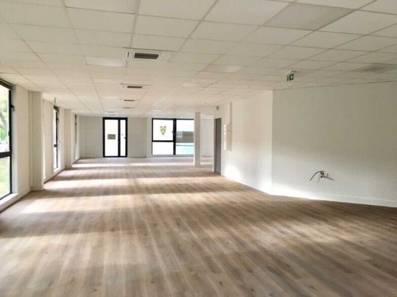 Parc Du Canal, Ramonville-Saint-Agne to rent - Interior Photo - Image 1 of 7