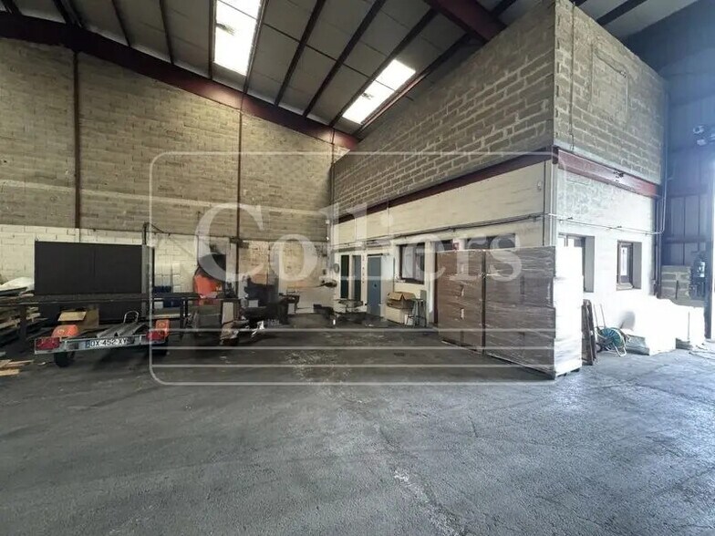 Light Industrial in Aubagne to rent - Interior Photo - Image 3 of 6
