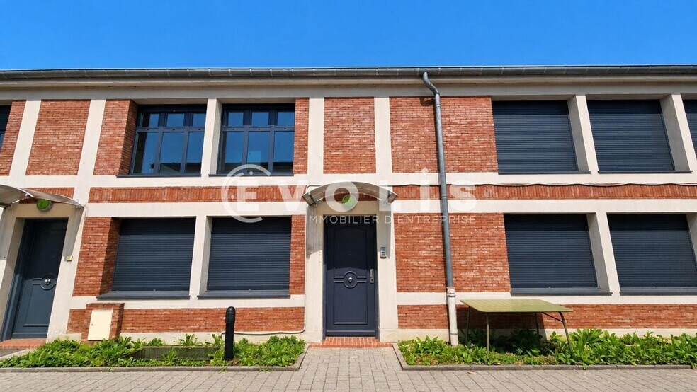 1 Bis Rue Jean Le Galleu, Ivry-sur-Seine to rent - Building Photo - Image 1 of 27