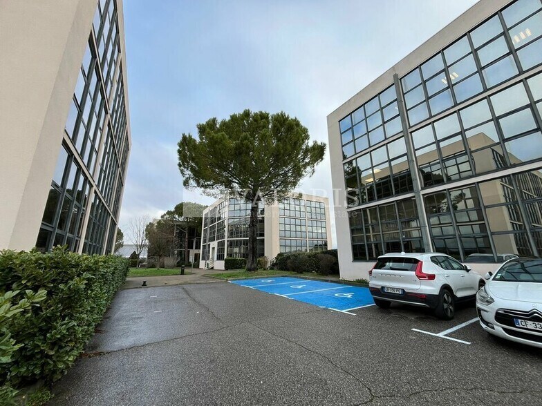 Office in Aix-en-Provence for sale - Building Photo - Image 2 of 13