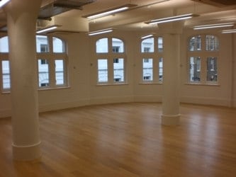 83-84 Long Acre, London to rent - Interior Photo - Image 3 of 6
