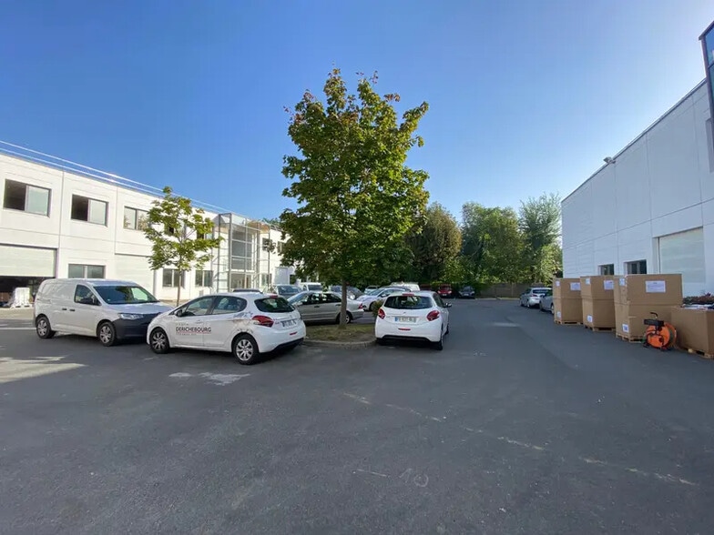 112 Quai De Bezons, Argenteuil to rent - Building Photo - Image 2 of 4