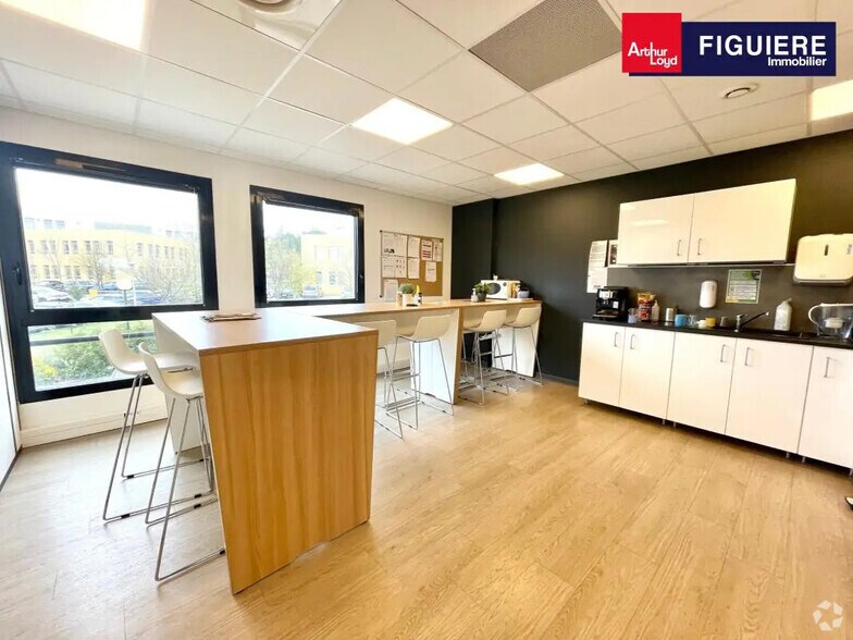 105 Rue Rue René Descartes, Aix-en-Provence to rent - Interior Photo - Image 3 of 8