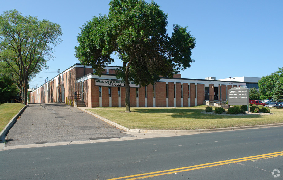 5301 Edina Industrial Blvd, Edina, MN for rent - Building Photo - Image 1 of 16