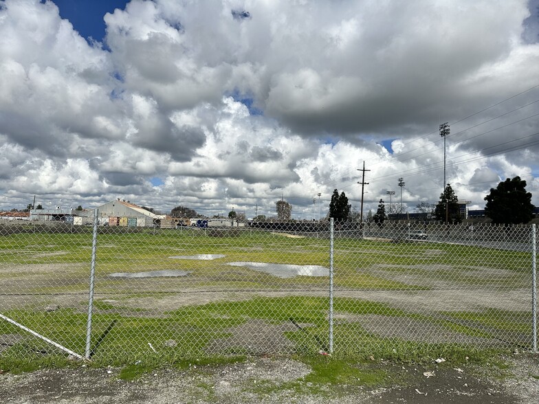 2000 Sherman Ave, Corcoran, CA for sale - Primary Photo - Image 1 of 5