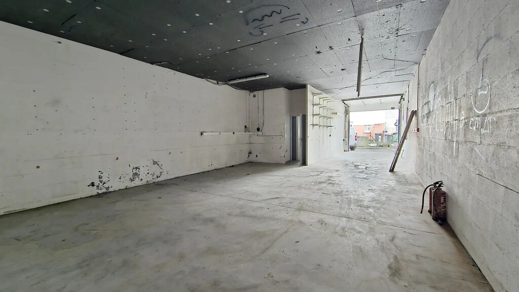 Location Local d'activités 80 m² à 188 m² - Photo 1