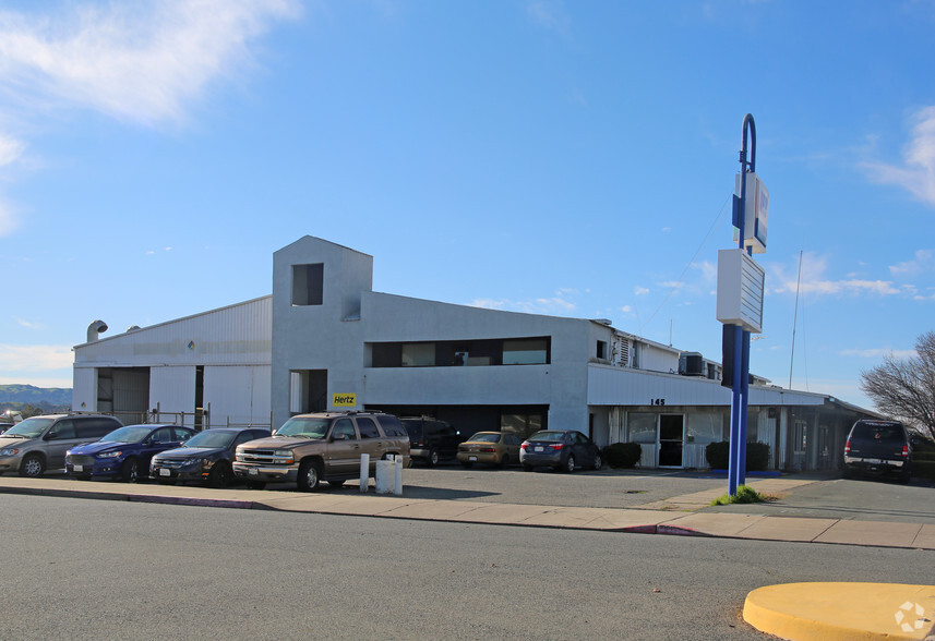 Buchanan Field Airport portfolio of 2 properties for sale on LoopNet.co.uk - Building Photo - Image 1 of 12