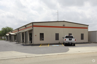 211 Trade Center Dr, New Braunfels, TX for rent Building Photo- Image 1 of 7